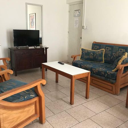 Daphne Hotel Apartments (Adults Only) Paphos Bagian luar foto
