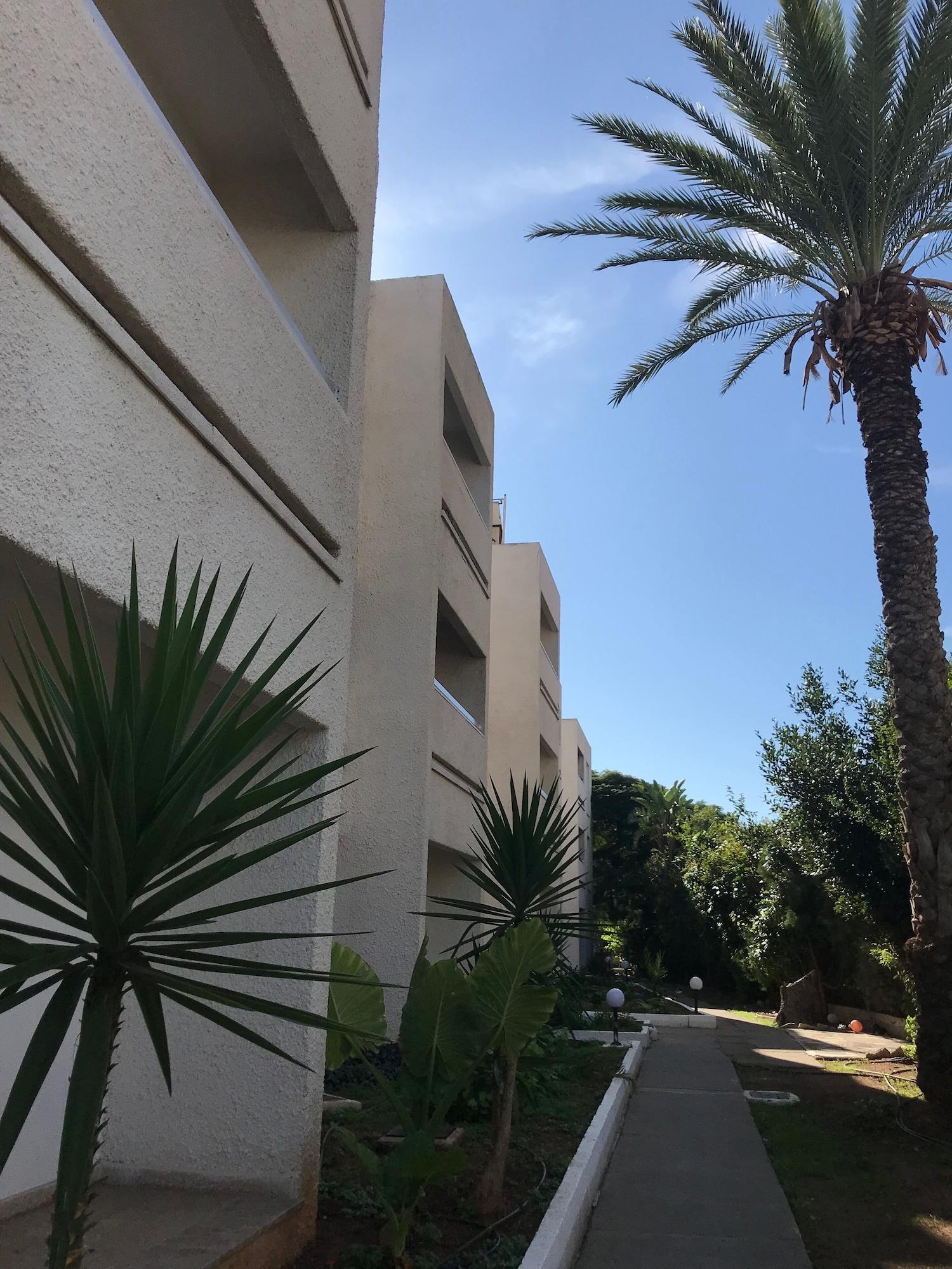Daphne Hotel Apartments (Adults Only) Paphos Bagian luar foto