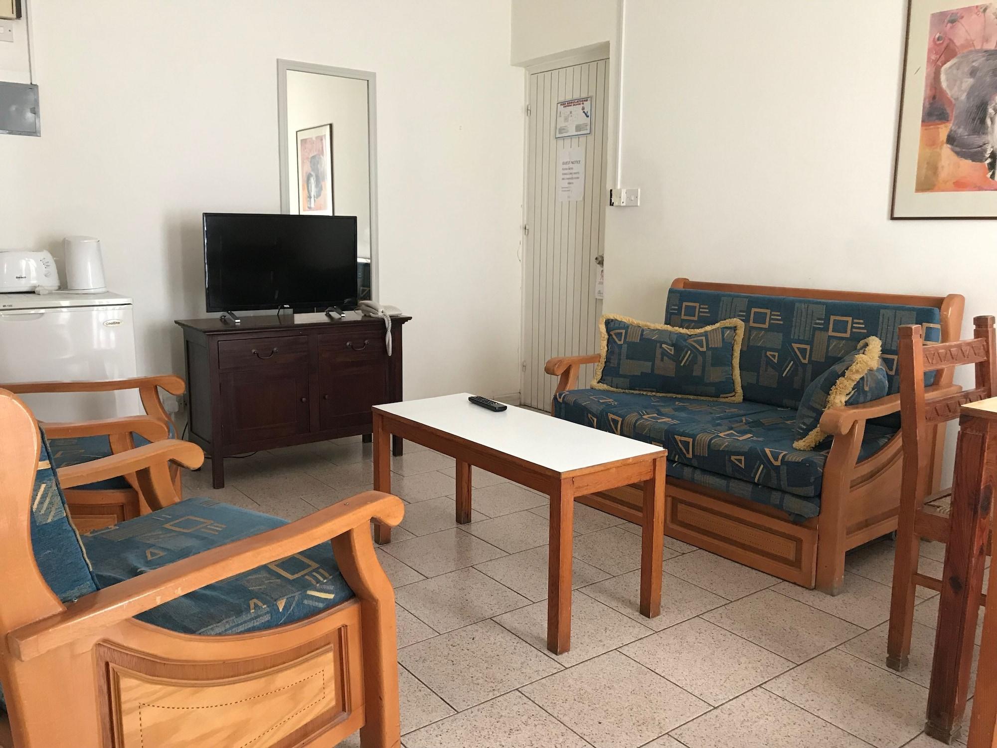 Daphne Hotel Apartments (Adults Only) Paphos Bagian luar foto