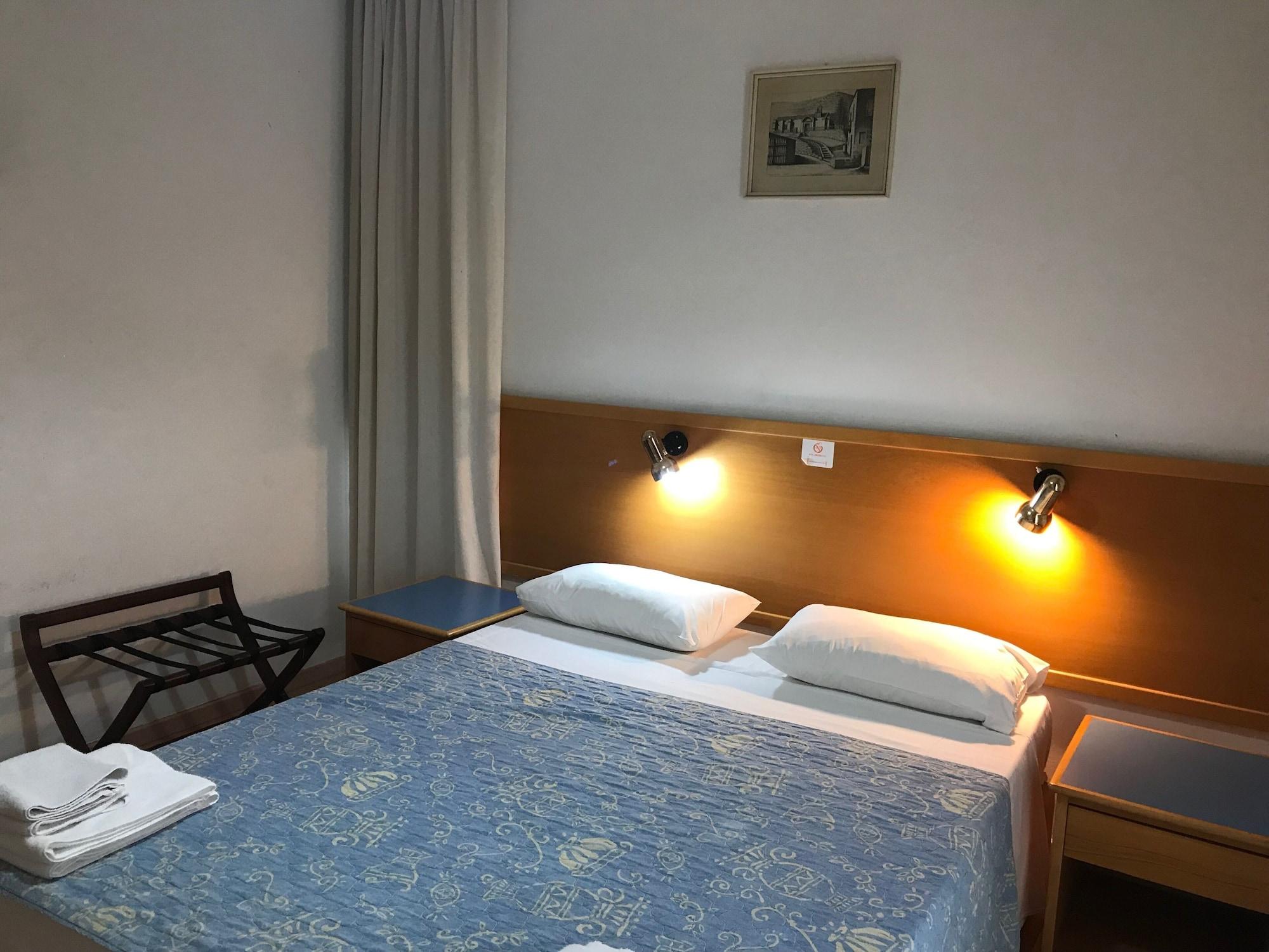 Daphne Hotel Apartments (Adults Only) Paphos Bagian luar foto
