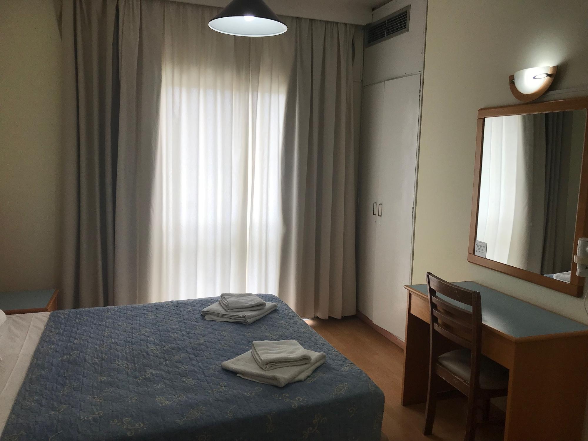 Daphne Hotel Apartments (Adults Only) Paphos Bagian luar foto