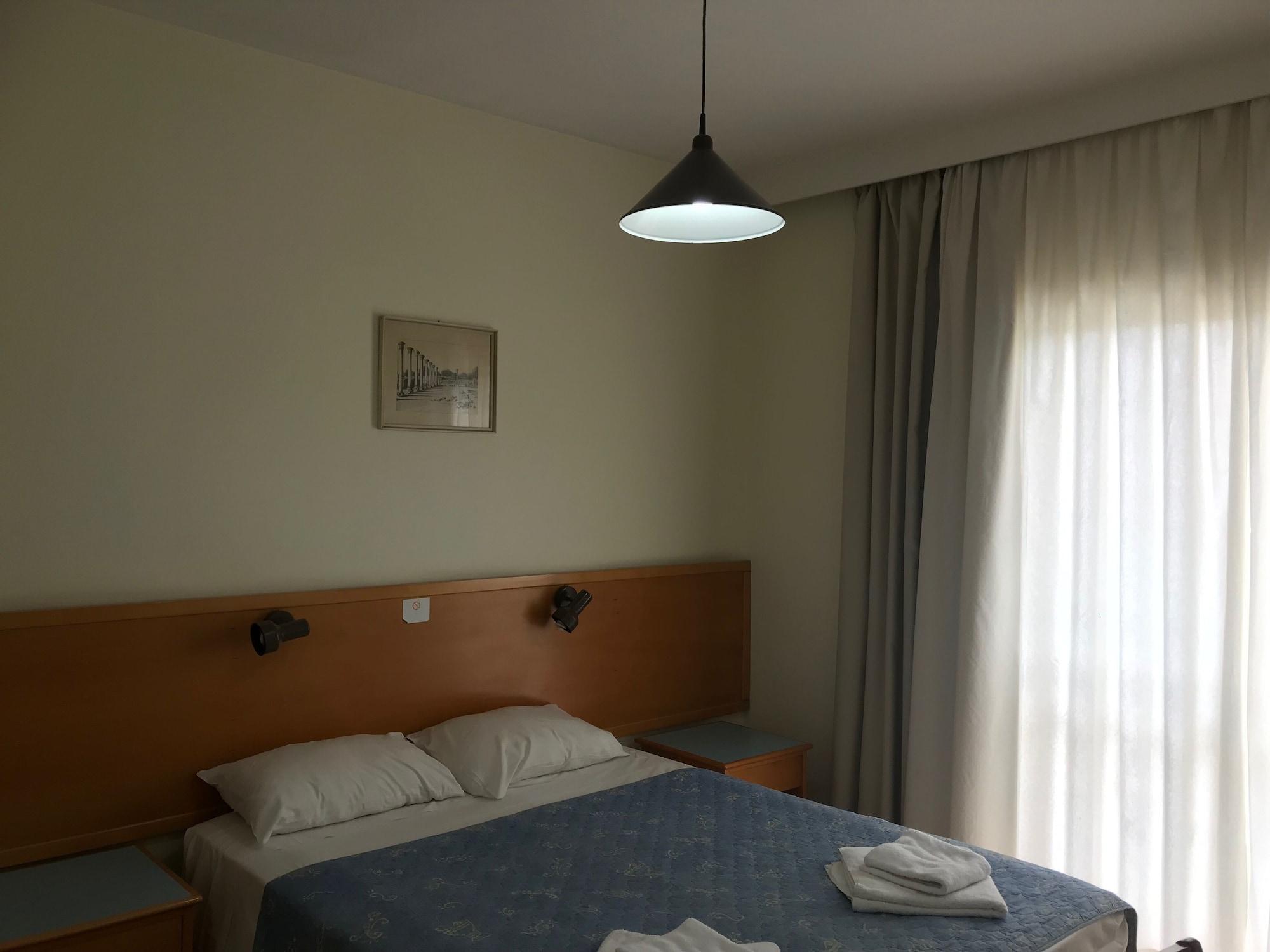 Daphne Hotel Apartments (Adults Only) Paphos Bagian luar foto
