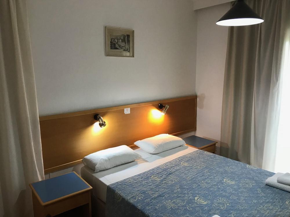 Daphne Hotel Apartments (Adults Only) Paphos Bagian luar foto