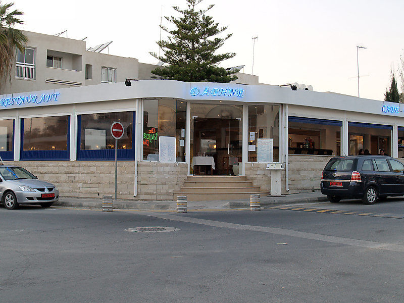 Daphne Hotel Apartments (Adults Only) Paphos Bagian luar foto