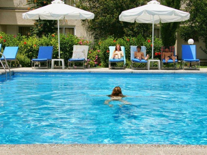 Daphne Hotel Apartments (Adults Only) Paphos Bagian luar foto