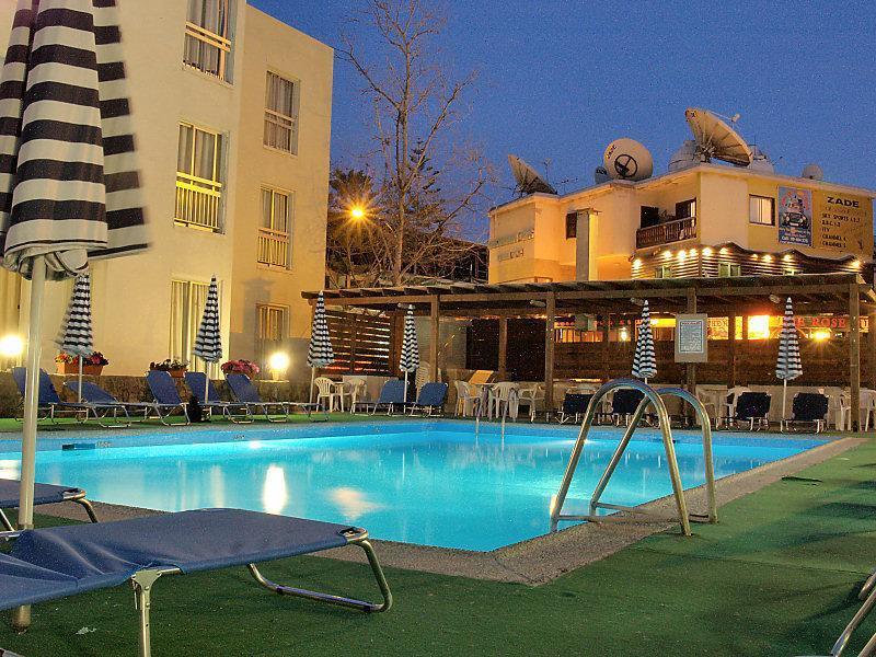 Daphne Hotel Apartments (Adults Only) Paphos Bagian luar foto