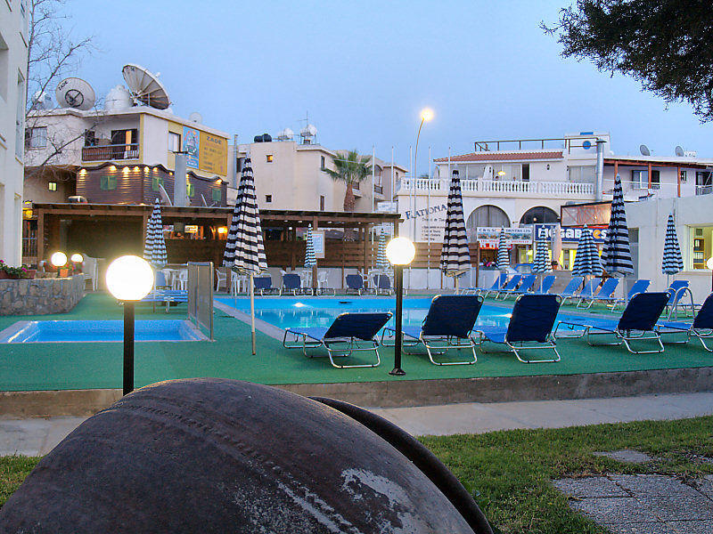 Daphne Hotel Apartments (Adults Only) Paphos Bagian luar foto