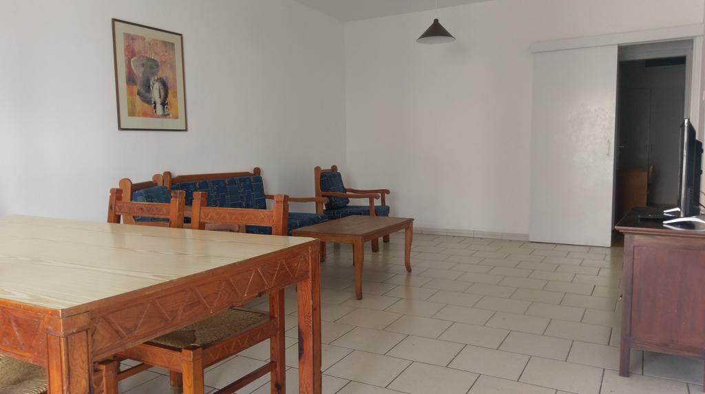 Daphne Hotel Apartments (Adults Only) Paphos Bagian luar foto