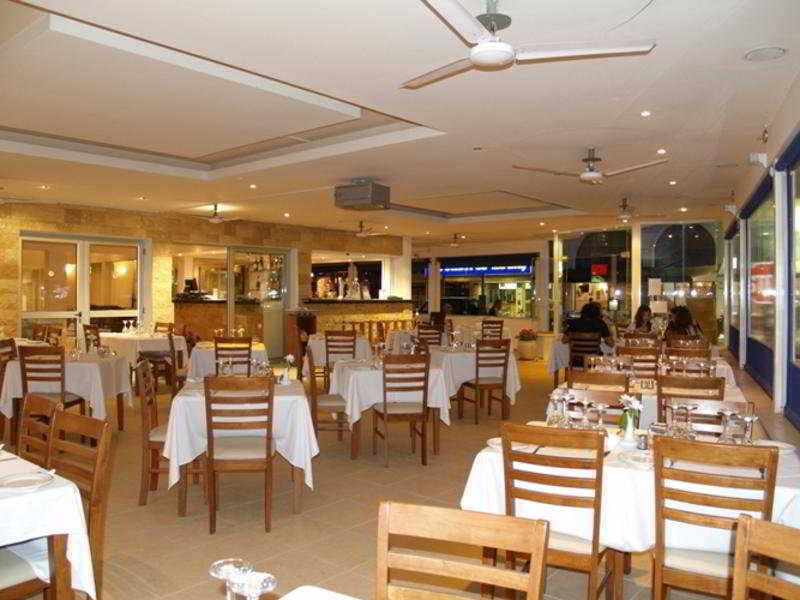 Daphne Hotel Apartments (Adults Only) Paphos Bagian luar foto