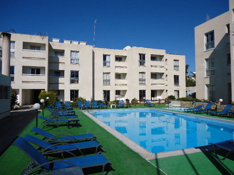 Daphne Hotel Apartments (Adults Only) Paphos Bagian luar foto