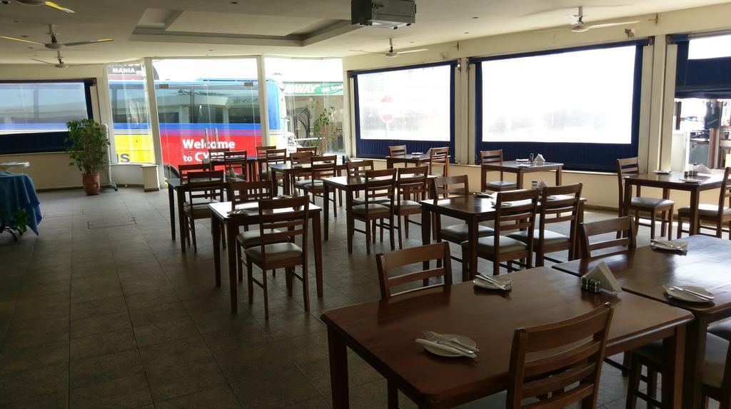 Daphne Hotel Apartments (Adults Only) Paphos Bagian luar foto