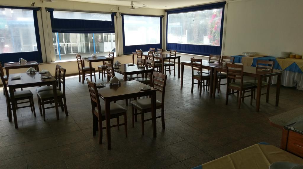 Daphne Hotel Apartments (Adults Only) Paphos Bagian luar foto