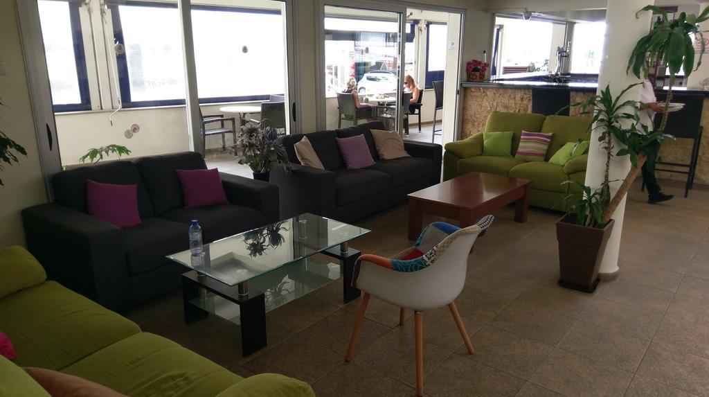 Daphne Hotel Apartments (Adults Only) Paphos Bagian luar foto