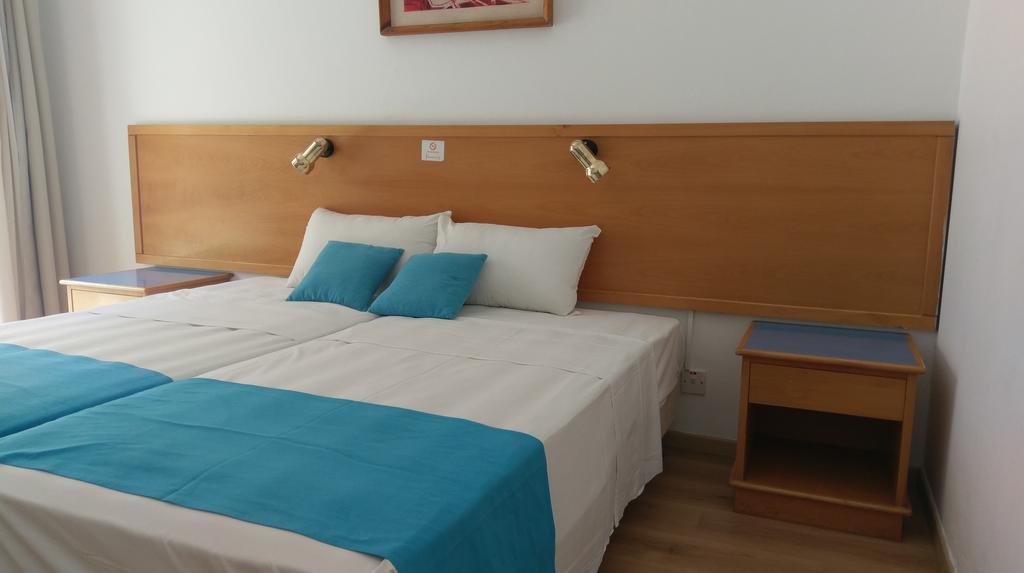 Daphne Hotel Apartments (Adults Only) Paphos Bagian luar foto