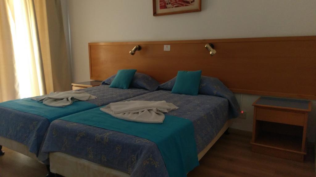 Daphne Hotel Apartments (Adults Only) Paphos Bagian luar foto