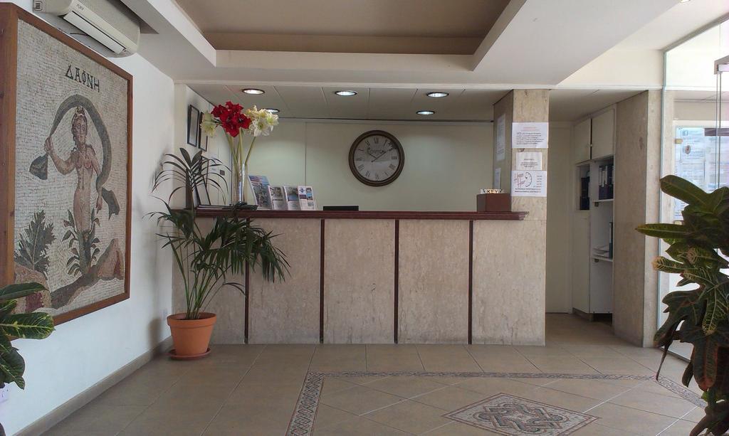 Daphne Hotel Apartments (Adults Only) Paphos Bagian luar foto