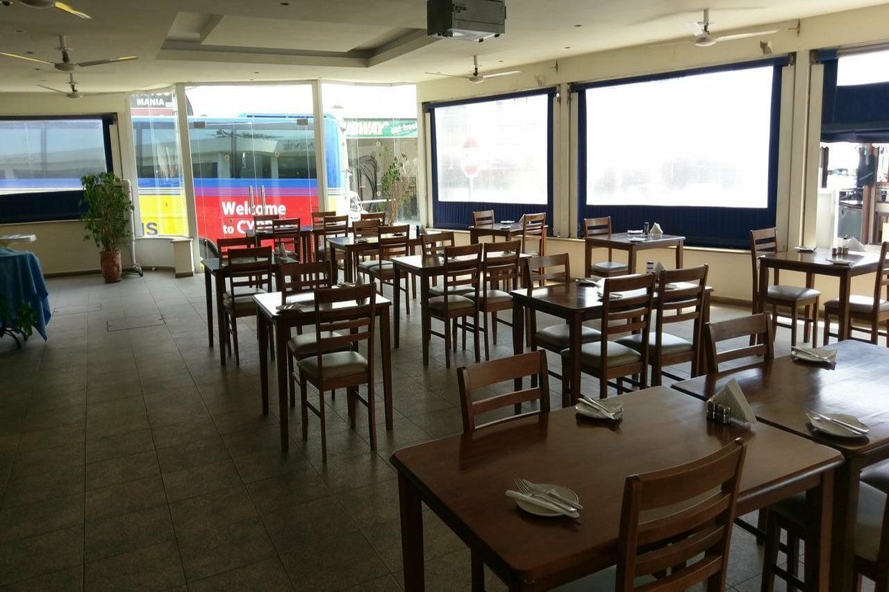 Daphne Hotel Apartments (Adults Only) Paphos Bagian luar foto
