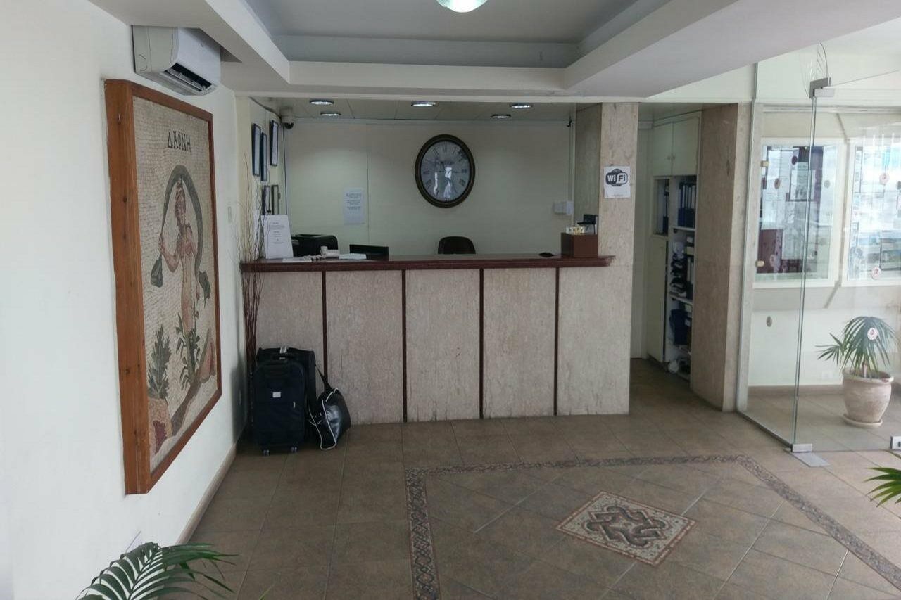 Daphne Hotel Apartments (Adults Only) Paphos Bagian luar foto
