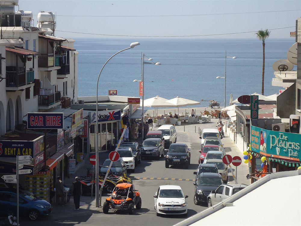 Daphne Hotel Apartments (Adults Only) Paphos Bagian luar foto