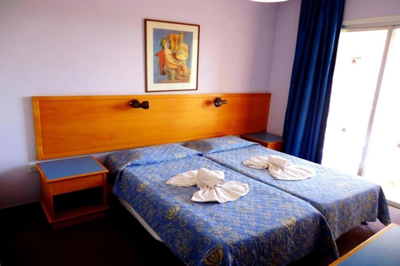 Daphne Hotel Apartments (Adults Only) Paphos Bagian luar foto